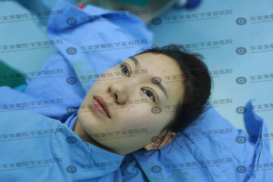 割双眼皮到底疼不疼？这个“鹦鹉人”较有发言权！ 