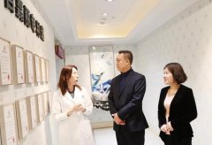 辽宁省人大常委、省美业协会会长程利国调研鼓励百嘉丽成为榜样品牌~ width=