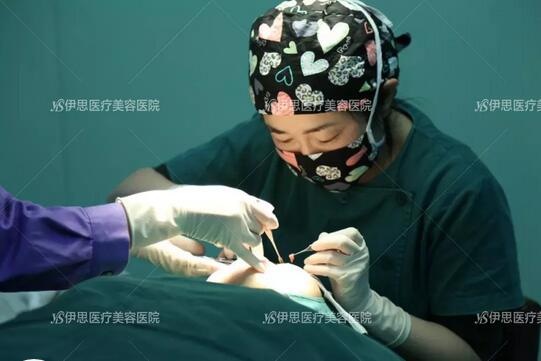 双眼皮、水光、玻尿酸、隆鼻有多疼？来听听5位女孩的亲身感受~