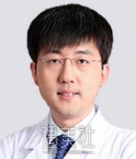 八大处刘春军缩胸整形手术案例：终于甩掉多年老火的累赘~ width=