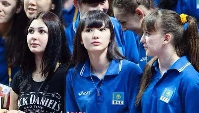 12头身漫画版美少女，整容换头后丑得看不下去？！