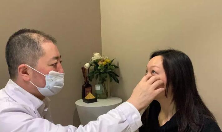 雅皙祛眼袋有吗？真人真事儿可以说明哟！