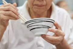 种植牙的利与弊，或许都在这篇文章里详细说到了~ width=