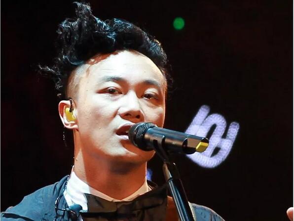 李钟硕承认整容？不，李钟硕想说换个发型堪比整容！