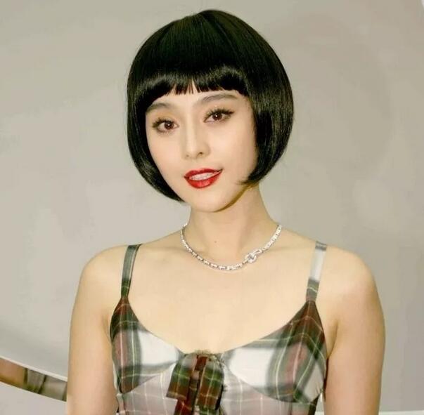 美妆小技巧：学会涂抹搭配唇釉，打造不同女性风格~