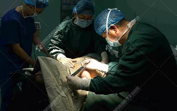 傲诺拉隆胸后，抖音刷屏成网红，她的一句忠告火了……