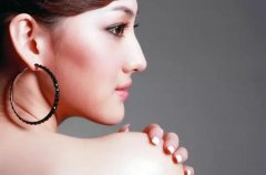 为除皱，脖子上打了一针奥美定，后果很严重~ width=