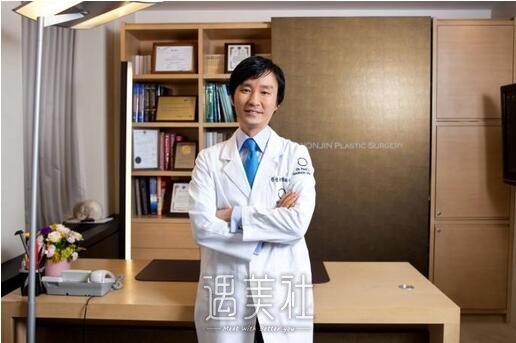 垫个鼻子要多少钱19韩国有名整形医生排行在这里 看你中意的在 垫个鼻子要多少钱19韩国有名整形医生排行在这里 看你中意的在