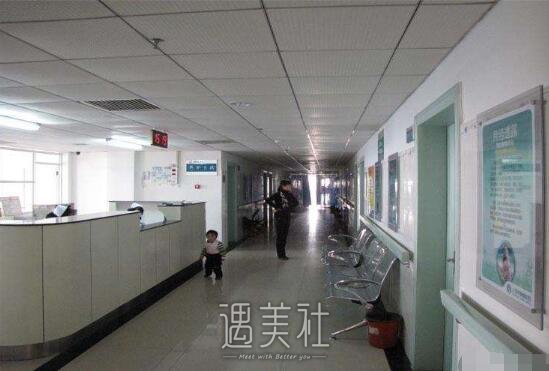 泰安中心医院双眼皮价格是多少?比私立贵吗?