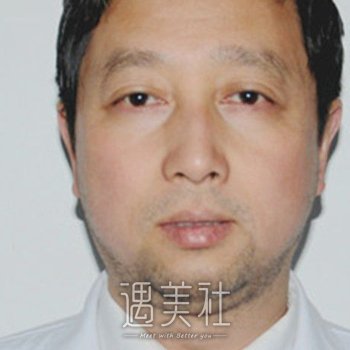 何平 width=