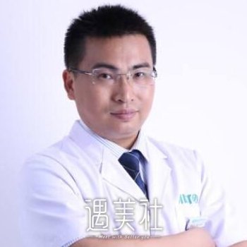 胡秀龙 width=