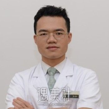 李艺 width=