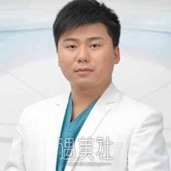 卞常勇 width=