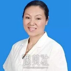 屈秋芳 width=