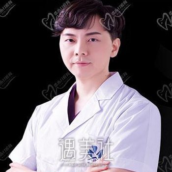 李璟貌 width=