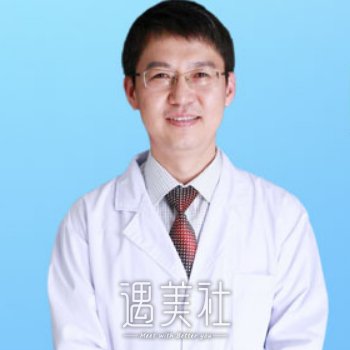 鲍世威
