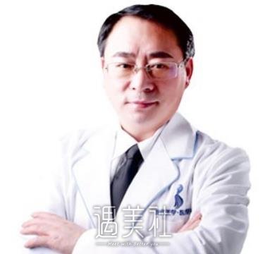 李中伟 width=
