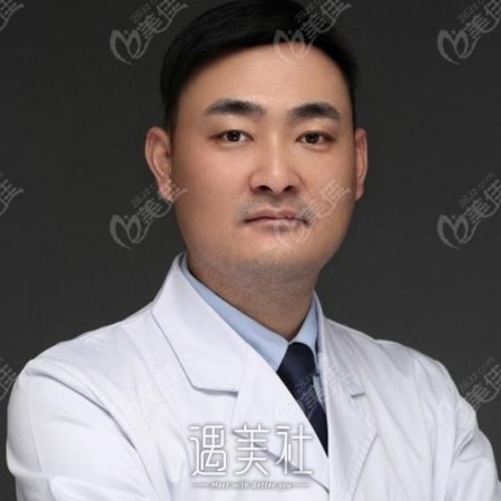 王亮 width=