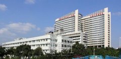 广州华侨医院整形科价目表|谢波医生吸脂隆胸果好吗？ width=