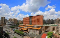 复旦大学附属中山医院种植牙多少钱？哪个医生好？价格表 width=