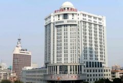 南宁人民医院割双眼皮多少钱？比较好的医生是哪位？ width=