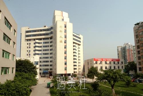 德阳市人民医院种植牙价格贵吗？崭新价格表及案例一览 width=