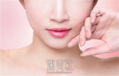 想知道蓝光祛痘多少费用？注意事项解答 width=