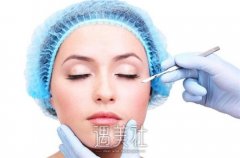 自体脂肪丰胸费用多少？医院选择与手术方法影响价格吗？ width=