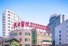 在湖北民族学院附属医院，激光去鱼尾纹整形手术价格你觉得贵吗？ width=